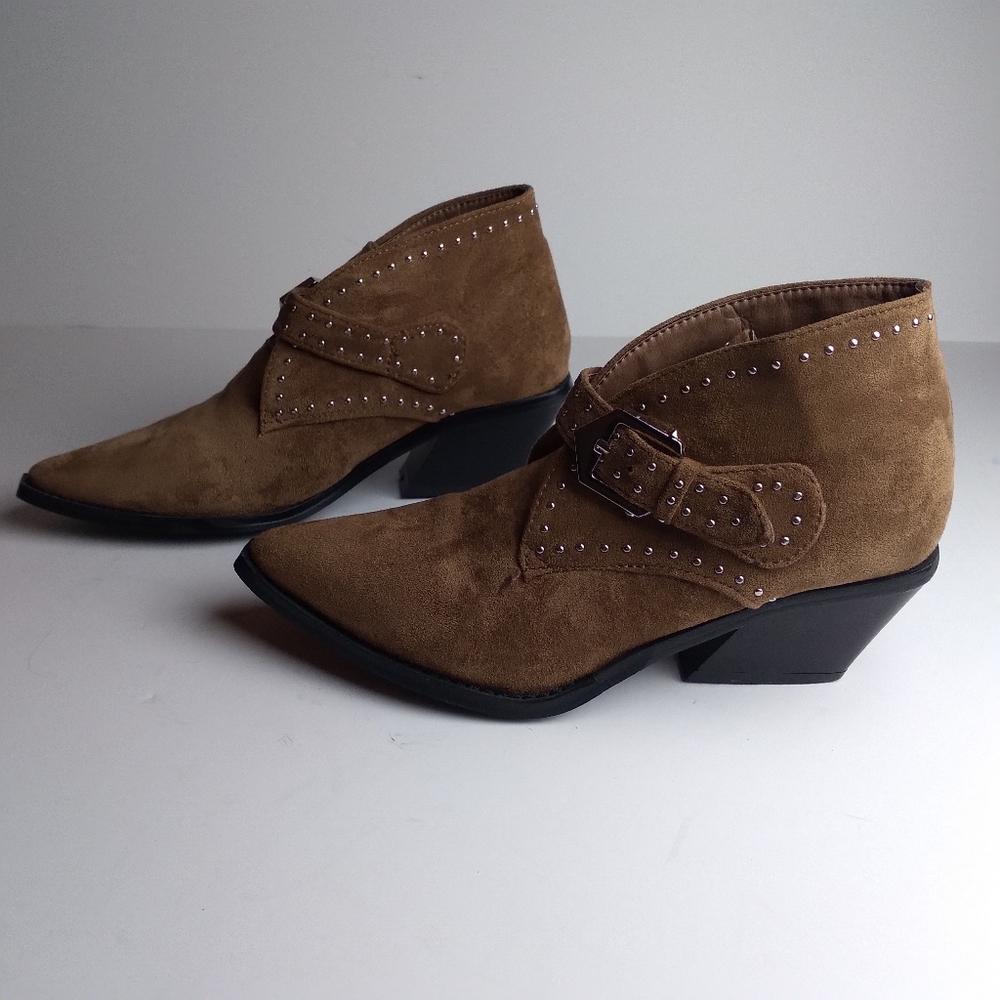 7 Seven Ankle Boots pointed toe style camel color cowboy boots size 8
